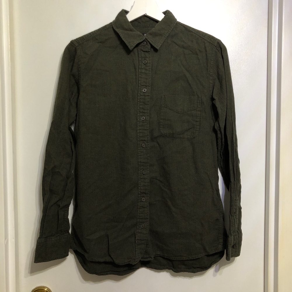 2/$10🌷Uniqlo | Olive flannel button-down shirt (S)